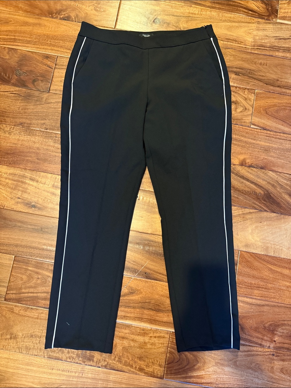 Simply Vera Vera Wang Black Pants with White Side Piping, medium, EUC